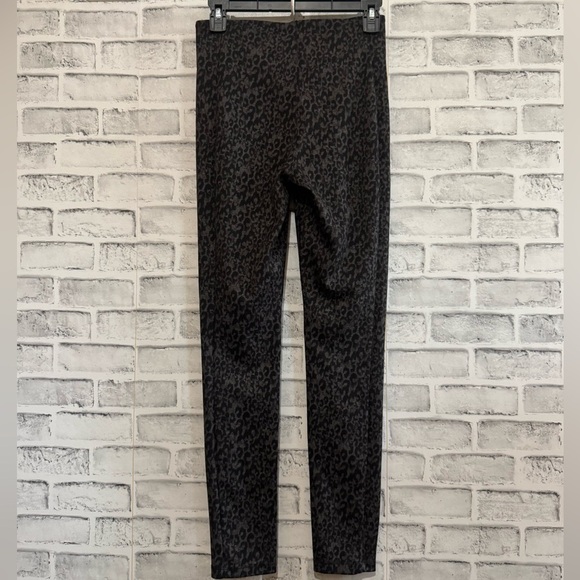 Women’s Liverpool animal leopard print pull on pants leggings Size 2 - Picture 2 of 4